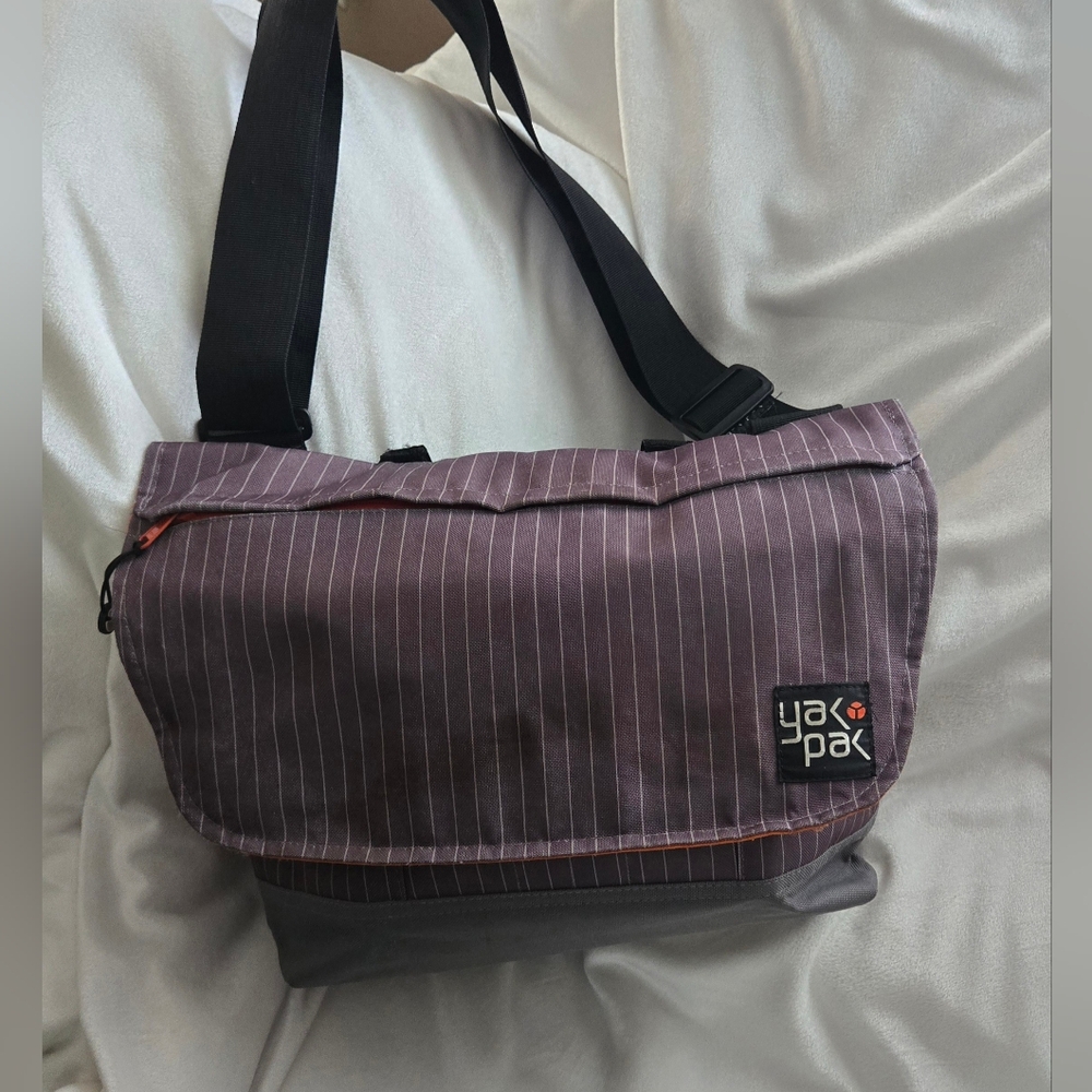 EUC Yak Pak Grey Messenger Bag